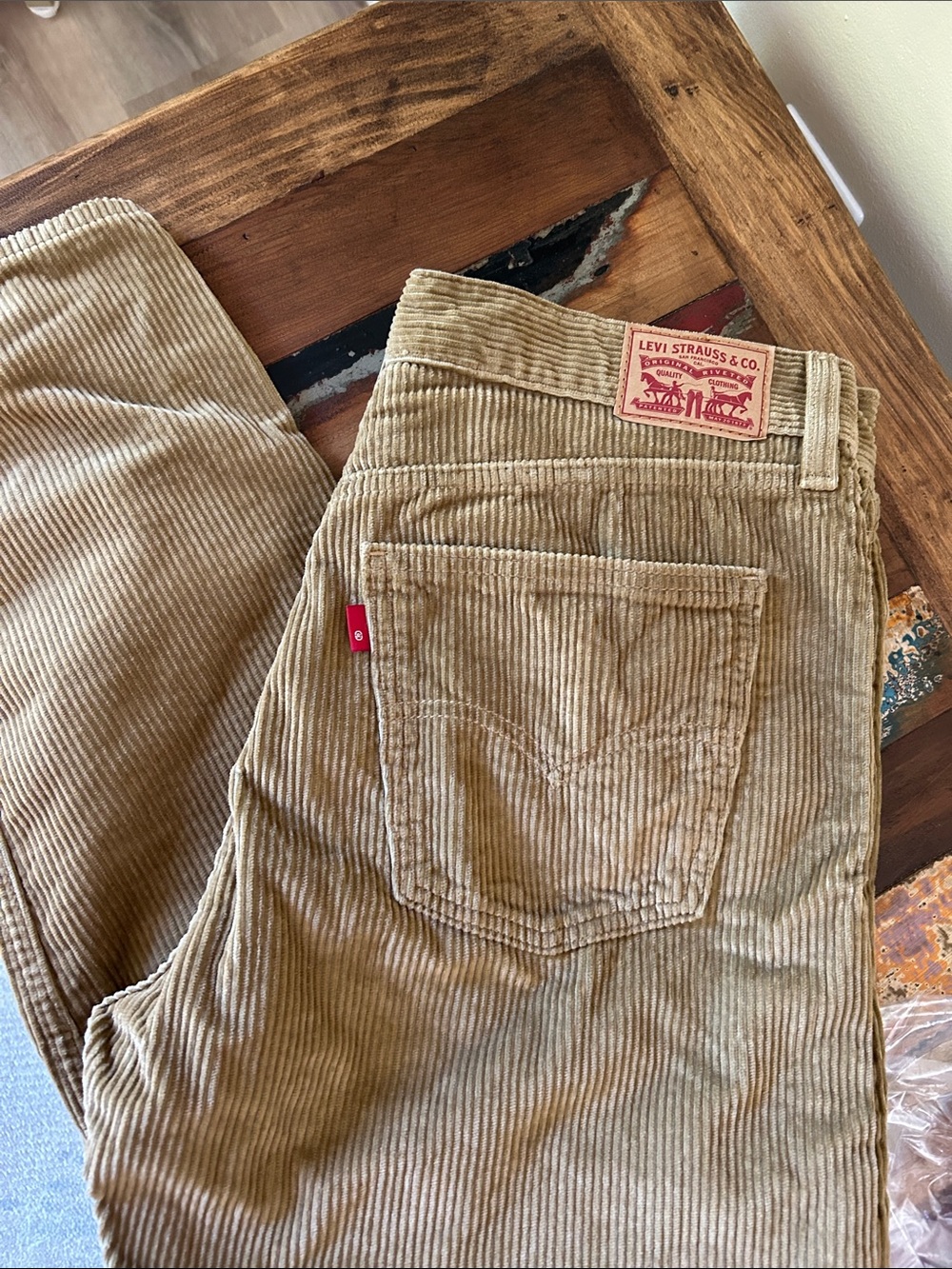 Levi’s irregular cords, sz 32/30